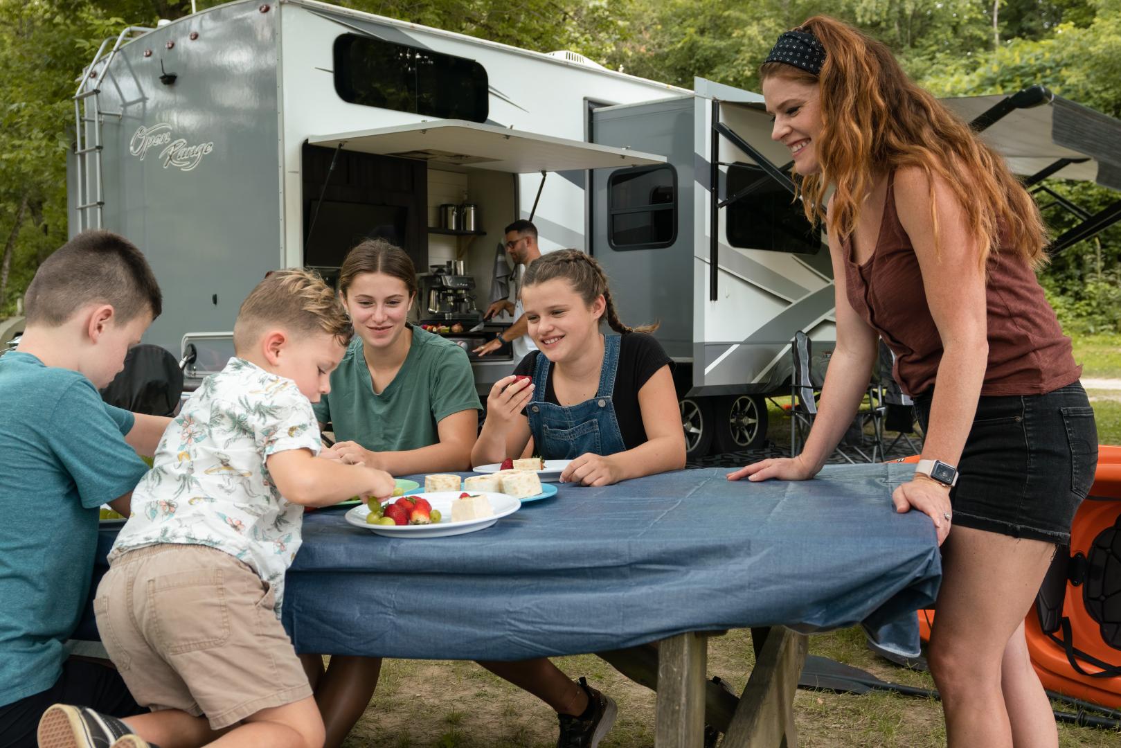 5 Travel Trailer Floorplans Ideal for Big Families 