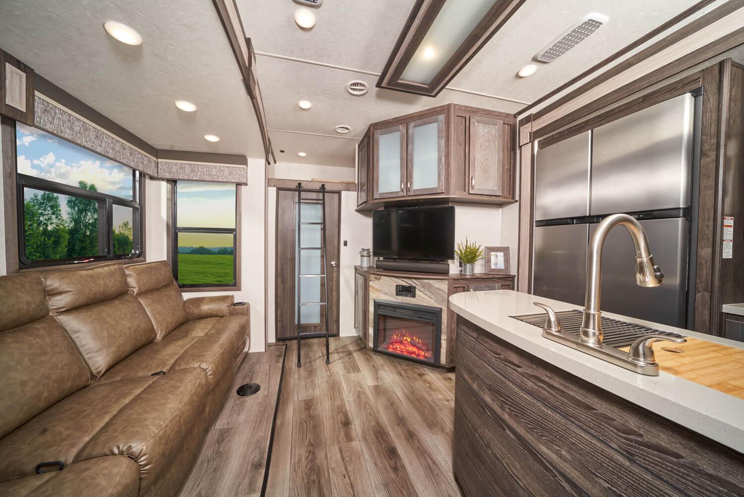 Highlander Fifth Wheel 2020