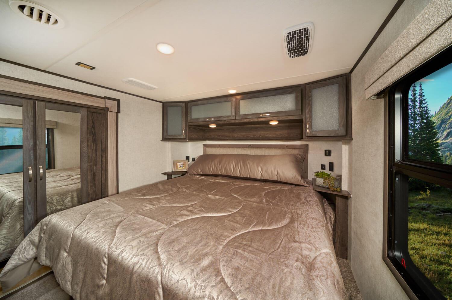 2020 Highlander 383H Bedroom