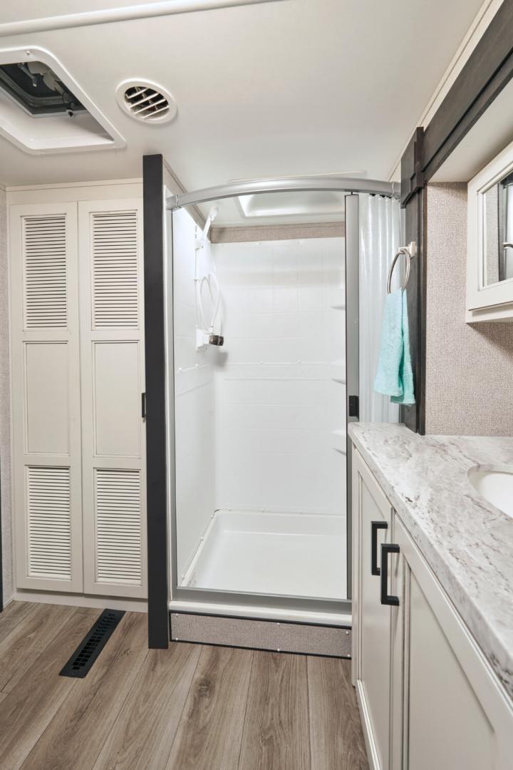 2021 Mesa Ridge XLT Bathroom Shower