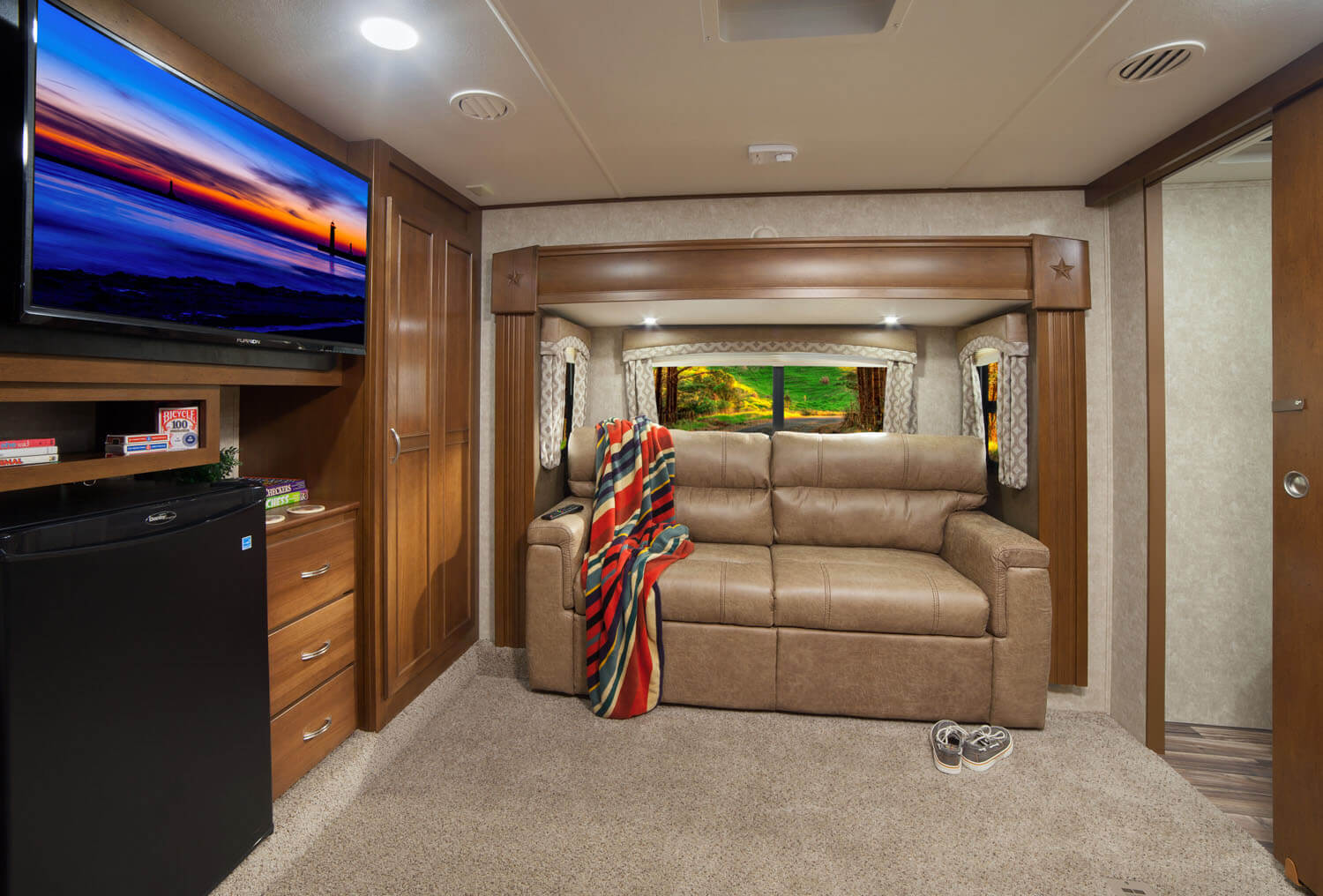 MF376FBH Front Bunk Room