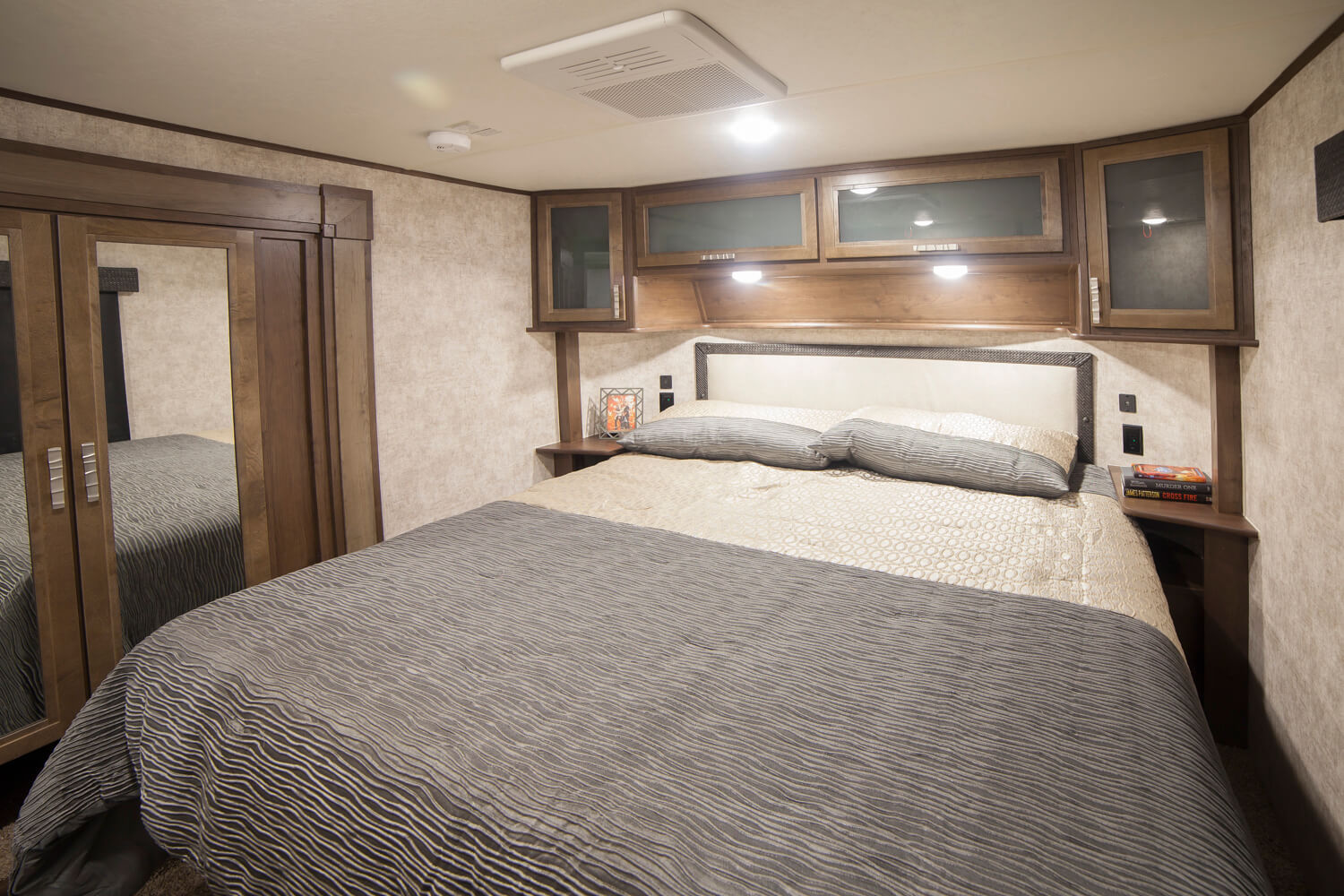 Highlander HF350 Bedroom