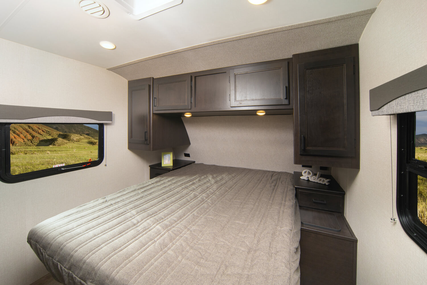 2021 Silverstar Limited 275RLS Bedroom 